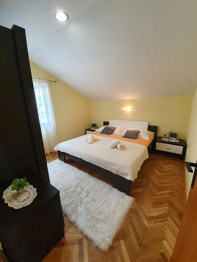Apartments Angela Kampor 0*,  Croatia